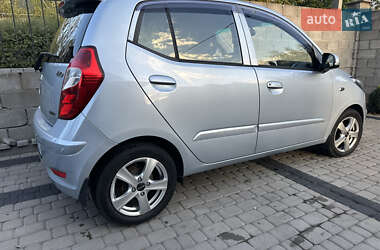 Хэтчбек Hyundai i10 2012 в 