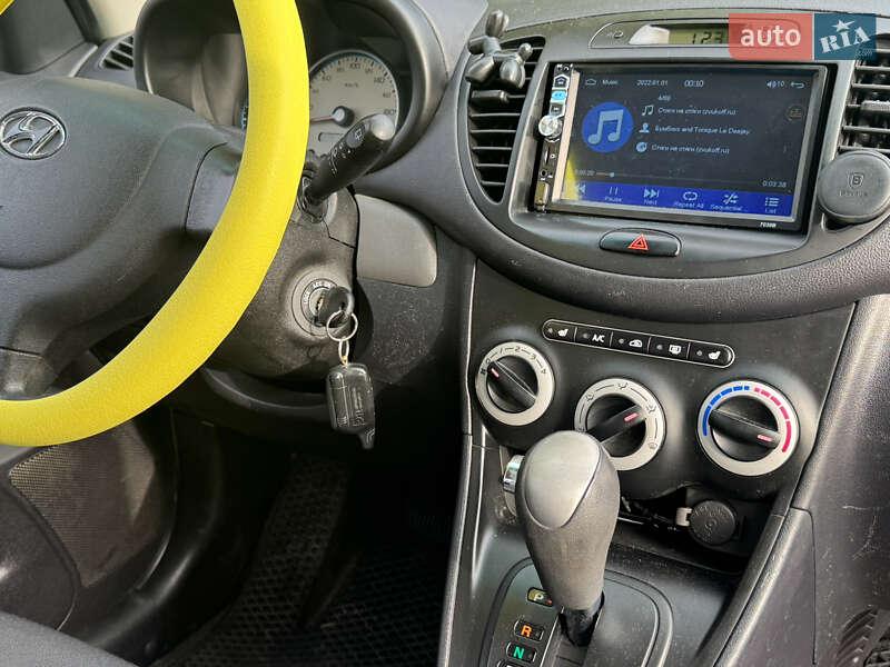 Хэтчбек Hyundai i10 2008 в Киеве