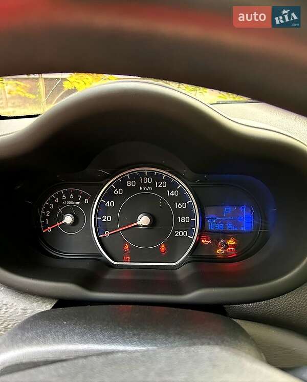 Хэтчбек Hyundai i10 2013 в Харькове