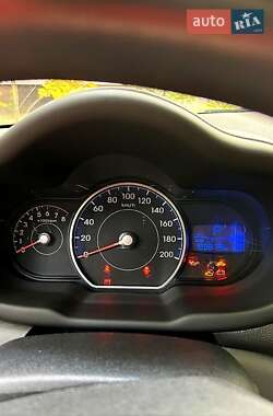 Хэтчбек Hyundai i10 2013 в 