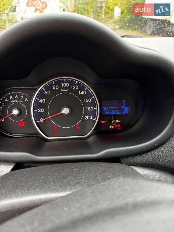 Хэтчбек Hyundai i10 2012 в Черкассах
