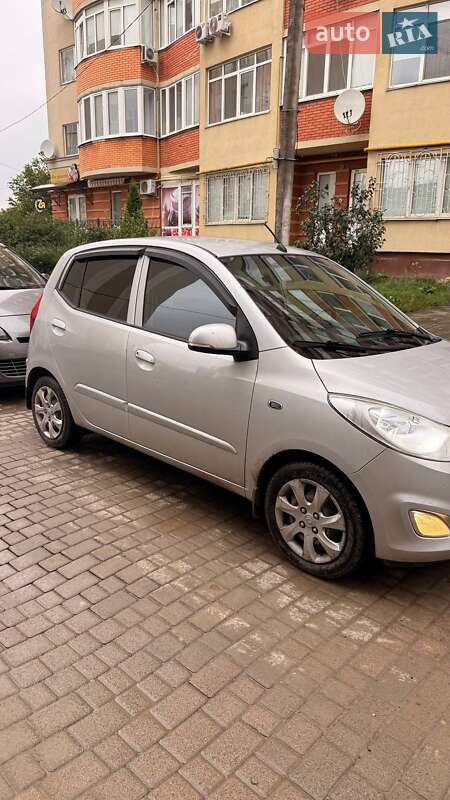 Хэтчбек Hyundai i10 2012 в Черновцах
