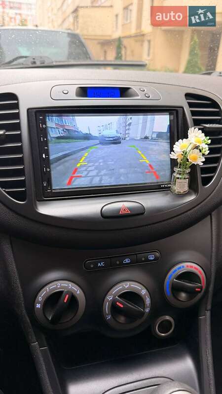 Хэтчбек Hyundai i10 2012 в Черновцах