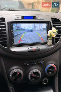 Хэтчбек Hyundai i10 2012 в 