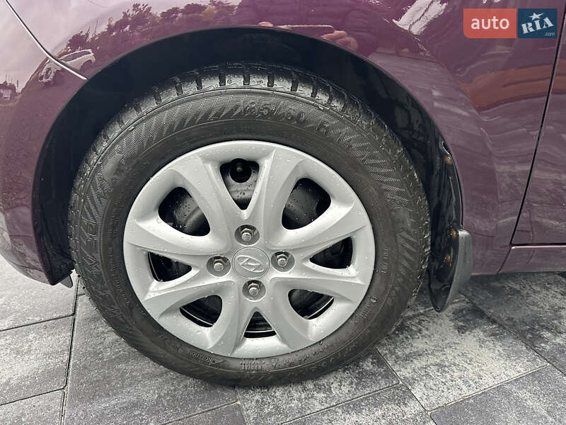Хэтчбек Hyundai i10 2012 в Виннице
