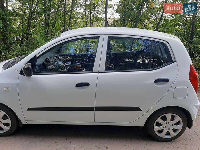 Хэтчбек Hyundai i10 2011 в Полтаве