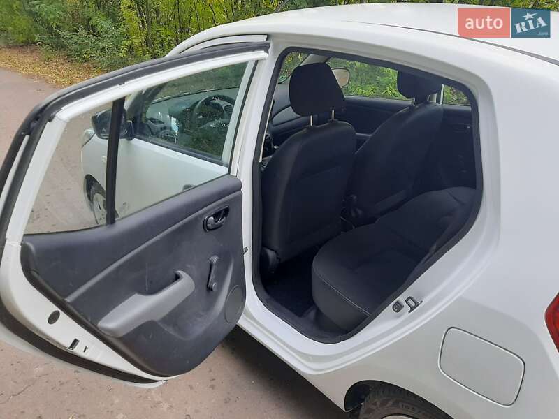 Хэтчбек Hyundai i10 2011 в Полтаве