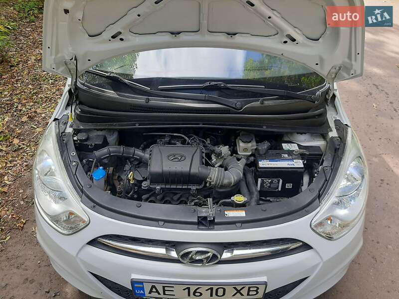 Хэтчбек Hyundai i10 2011 в Полтаве