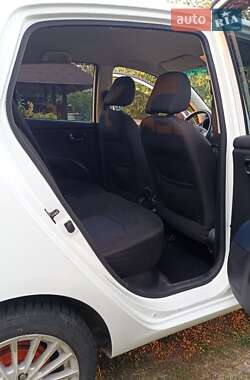 Хэтчбек Hyundai i10 2012 в 