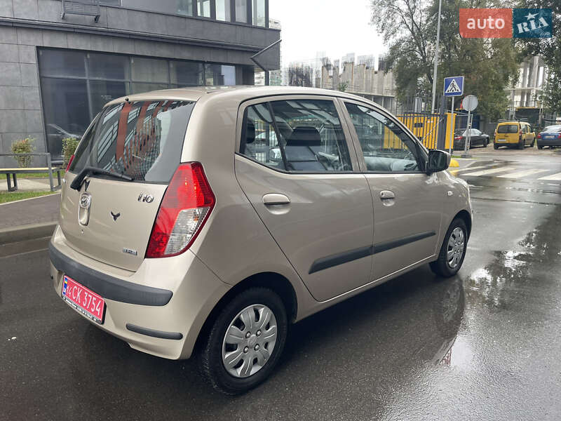 Хэтчбек Hyundai i10 2009 в Киеве
