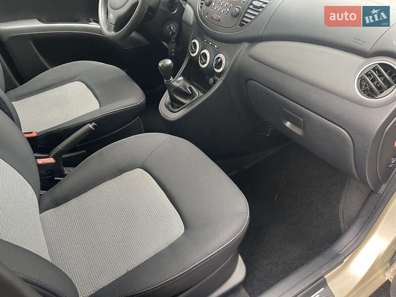 Хэтчбек Hyundai i10 2009 в Киеве