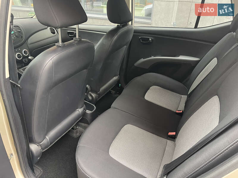 Хэтчбек Hyundai i10 2009 в Киеве