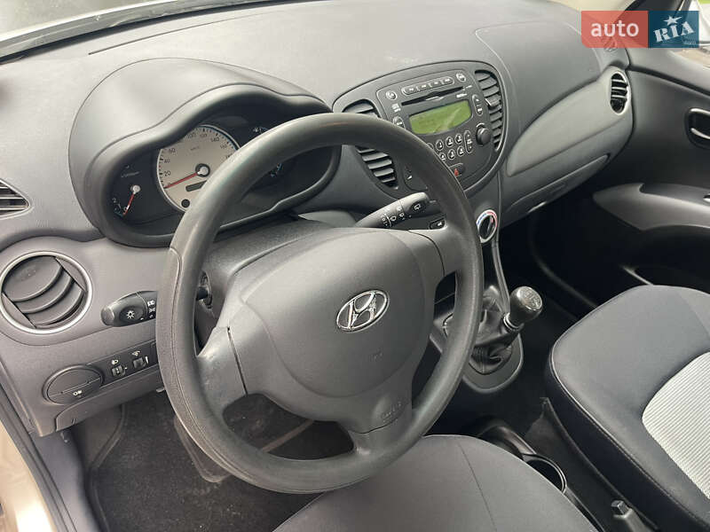 Хэтчбек Hyundai i10 2009 в Киеве