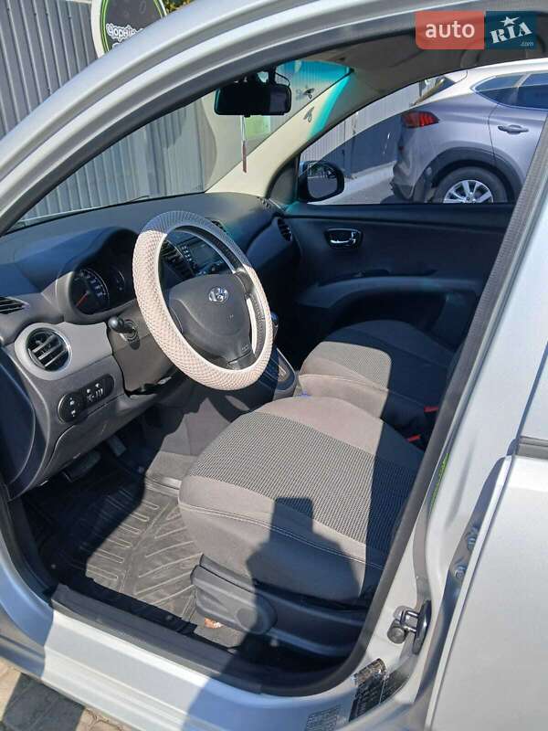 Хетчбек Hyundai i10 2012 в Харкові