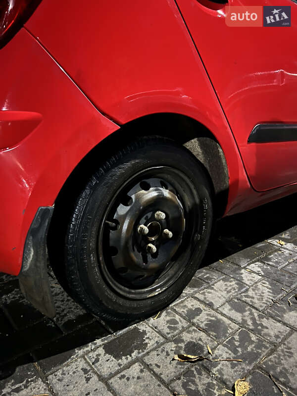 Хетчбек Hyundai i10 2012 в Чернівцях фото 14 Хетчбек Hyundai i10 2012 в Чернівцях