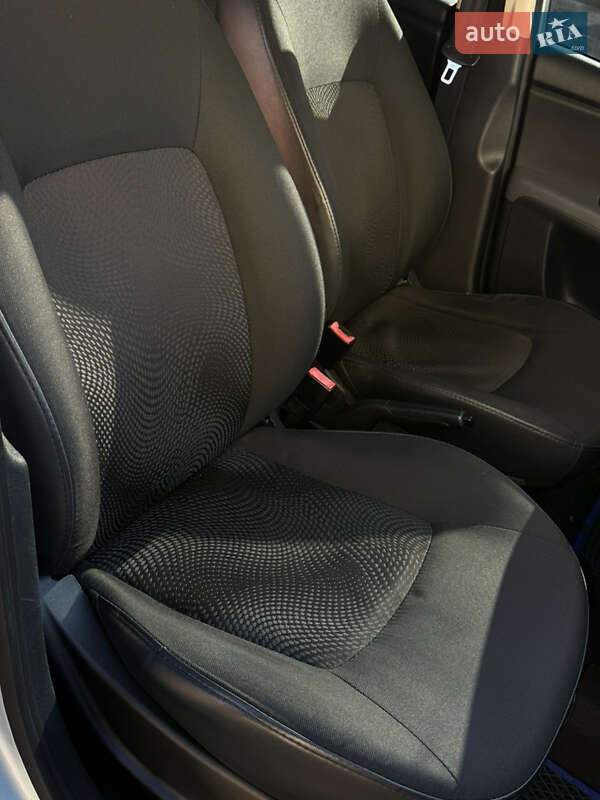 Хетчбек Hyundai i10 2011 в Одесі фото 12 Хетчбек Hyundai i10 2011 в Одесі