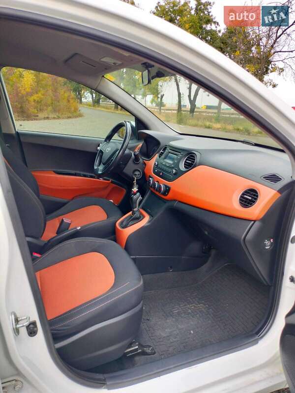 Хетчбек Hyundai i10 2014 в Одесі