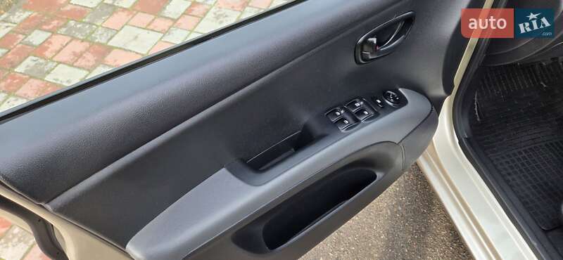 Хэтчбек Hyundai i10 2013 в Кривом Роге фото 20 Хэтчбек Hyundai i10 2013 в Кривом Роге