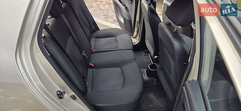 Хэтчбек Hyundai i10 2013 в Кривом Роге фото 28 Хэтчбек Hyundai i10 2013 в Кривом Роге