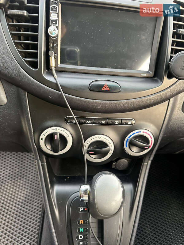 Хэтчбек Hyundai i10 2008 в Киеве