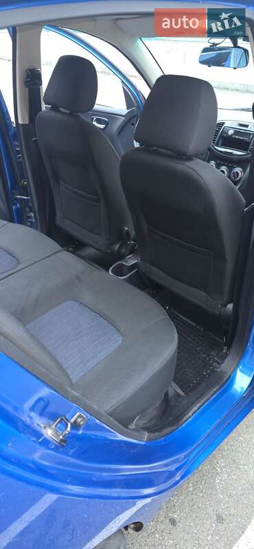 Хетчбек Hyundai i10 2011 в Києві