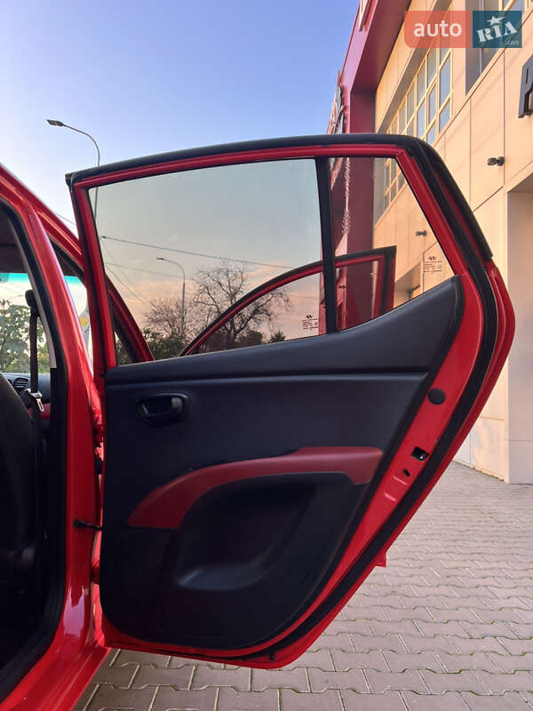 Хэтчбек Hyundai i10 2008 в Одессе