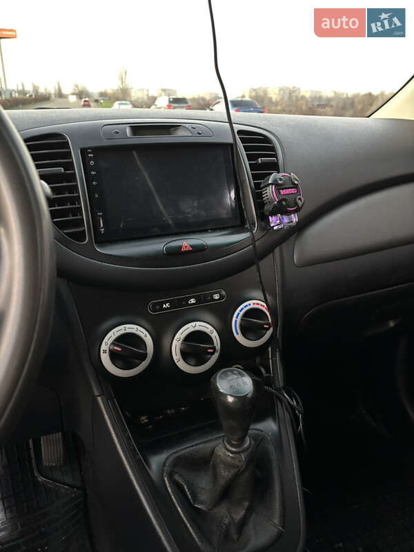 Хетчбек Hyundai i10 2009 в Кривому Розі