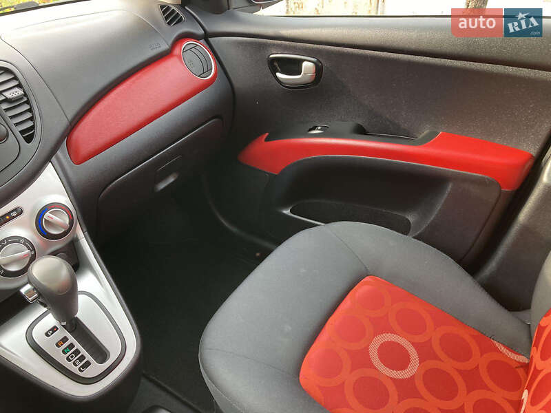 Хэтчбек Hyundai i10 2008 в Одессе