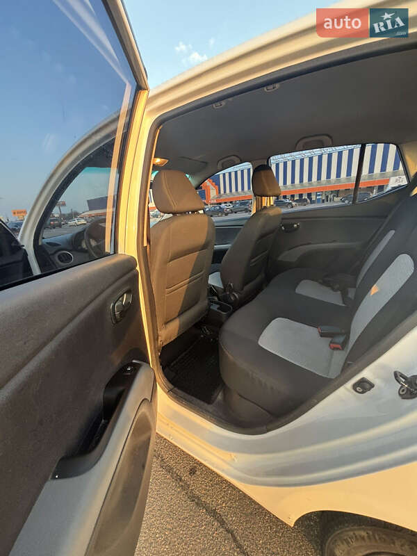 Хэтчбек Hyundai i10 2008 в Одессе