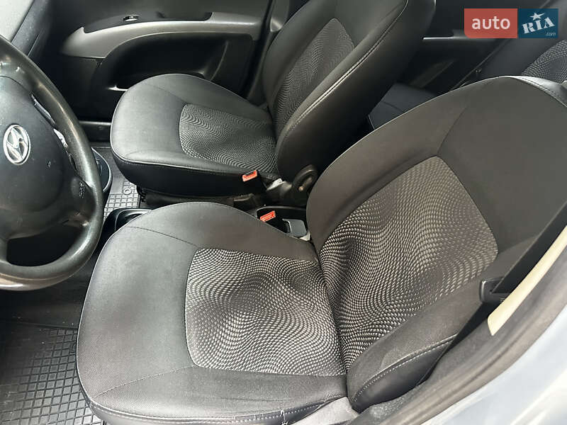 Хэтчбек Hyundai i10 2012 в Киеве