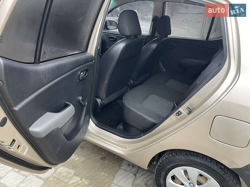 Хетчбек Hyundai i10 2011 в Львові