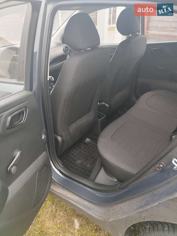 Хэтчбек Hyundai i10 2025 в Киеве фото 5 Хэтчбек Hyundai i10 2025 в Киеве