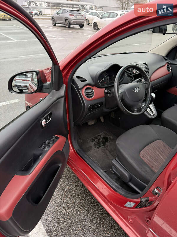 Хэтчбек Hyundai i10 2012 в Киеве
