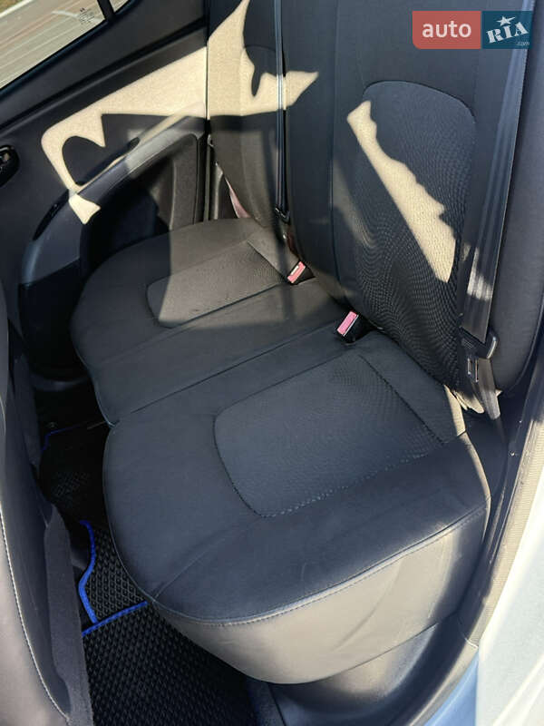 Хетчбек Hyundai i10 2011 в Одесі