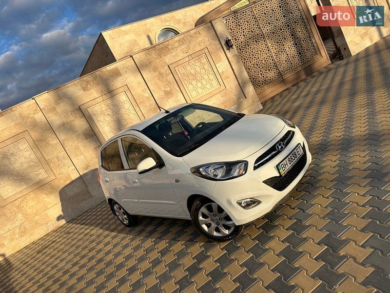 Хэтчбек Hyundai i10 2012 в Одессе