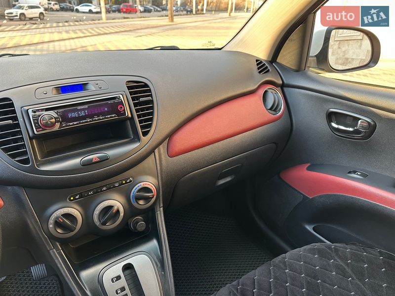 Хэтчбек Hyundai i10 2012 в Одессе