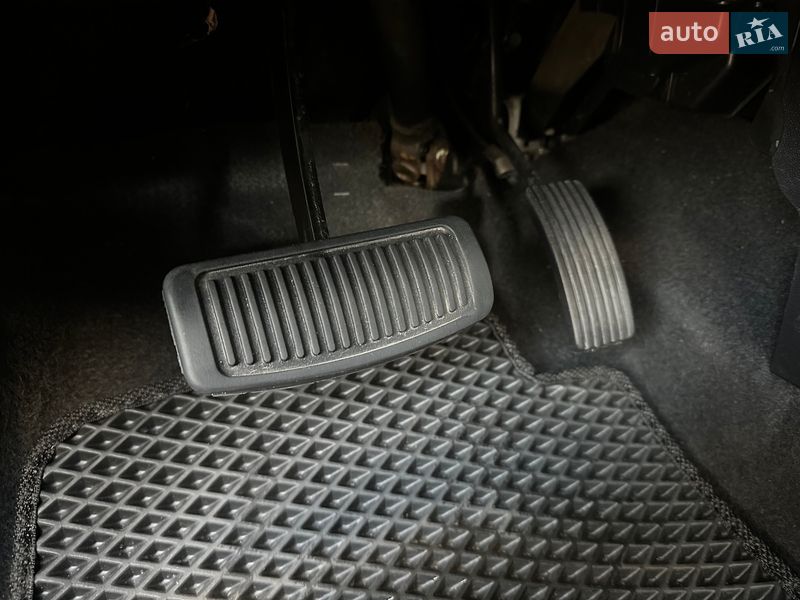 Хэтчбек Hyundai i10 2012 в Одессе