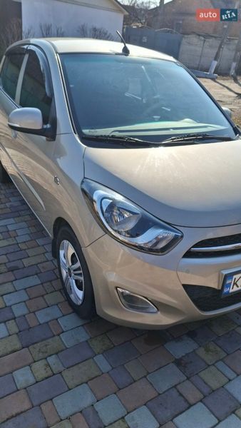 Хэтчбек Hyundai i10 2012 в Днепре