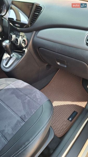 Хэтчбек Hyundai i10 2012 в Днепре