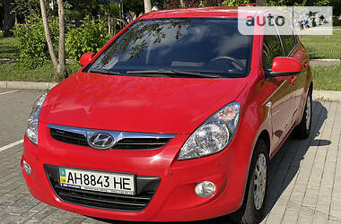 Хетчбек Hyundai i20 2011 в 