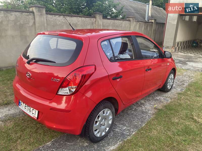 Хэтчбек Hyundai i20 2012 в Богородчанах