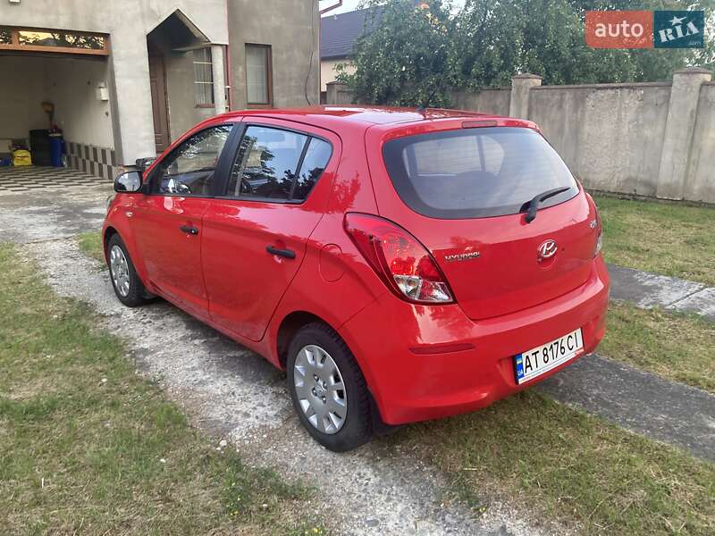 Хэтчбек Hyundai i20 2012 в Богородчанах