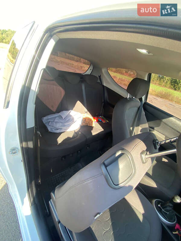 Хетчбек Hyundai i20 2009 в Любешові