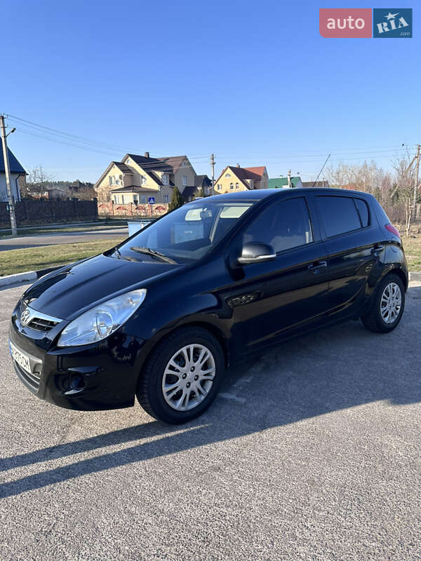 Хэтчбек Hyundai i20 2011 в Вараше