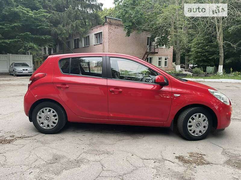 Хэтчбек Hyundai i20 2010 в Виннице