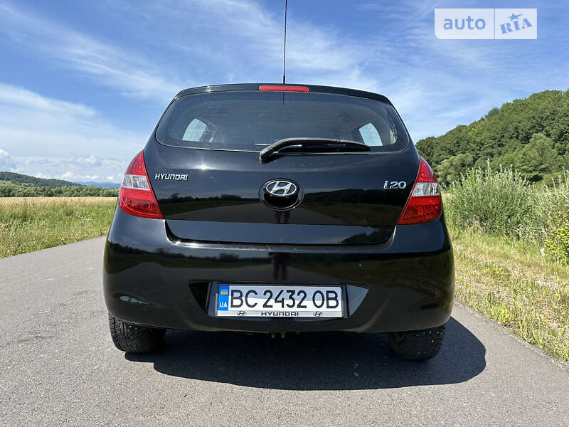 Хэтчбек Hyundai i20 2009 в Болехове