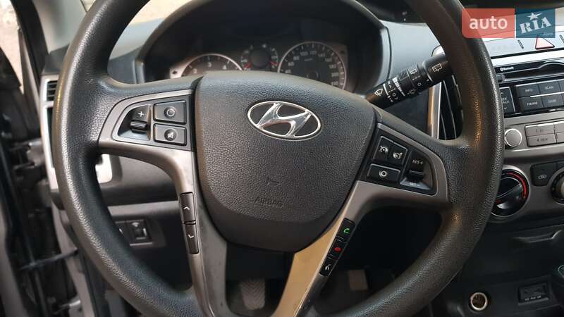Хэтчбек Hyundai i20 2012 в Черновцах