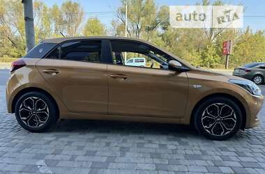 Хэтчбек Hyundai i20 2016 в Киеве