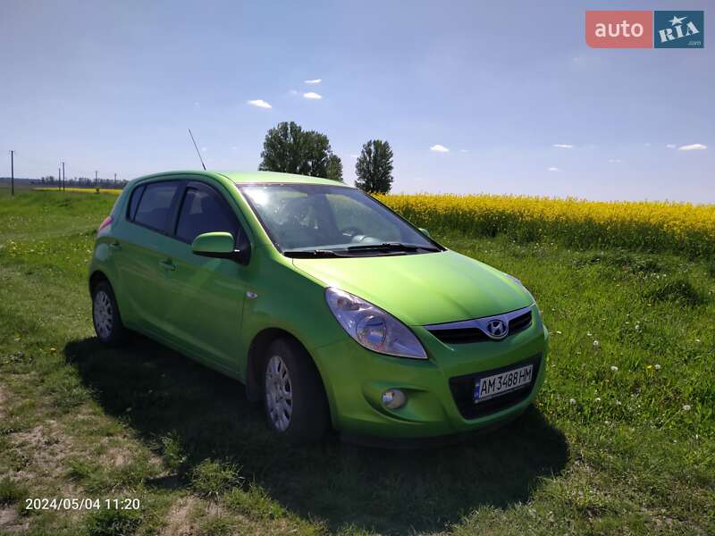 Хэтчбек Hyundai i20 2011 в 
