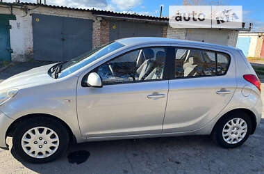 Хэтчбек Hyundai i20 2012 в 